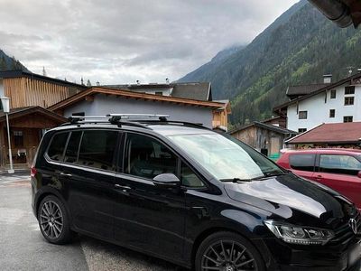 Używany VW Touran 116 KM (85 kW) 2017 Czarny Minivan