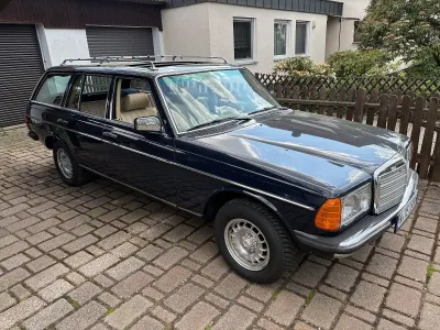 Gebraucht Mercedes E230 136 PS (100 kW) 1982 Blau Kombi