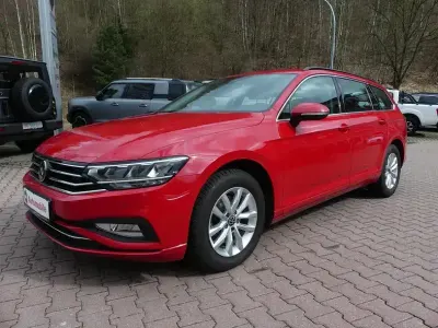 Begagnad VW Passat 122 HK (89 kW) 2023 Röd Kombi