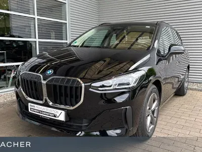 Gebraucht BMW 230e Active Tourer Efficient Dynamics 326 PS (239 kW) 2025 Schwarz uni Van / Kleinbus