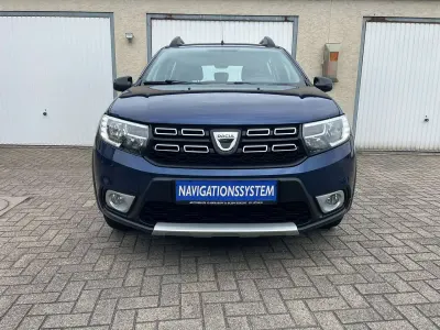 Gebraucht Dacia Sandero Celebration 90 PS (66 kW) 2018 Blau cosmos Kleinwagen