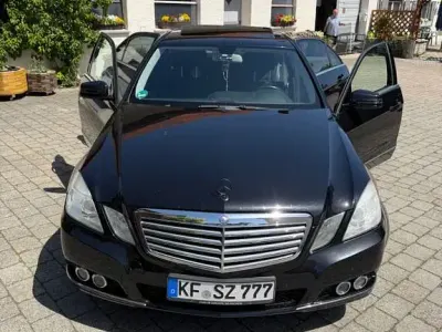 Gebraucht Mercedes E220 Elegance 170 PS (125 kW) 2010 Schwarz Limousine