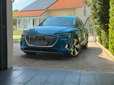 Gebraucht Audi e-tron Comfort 300 kW (408 PS) 2019 Blau SUV