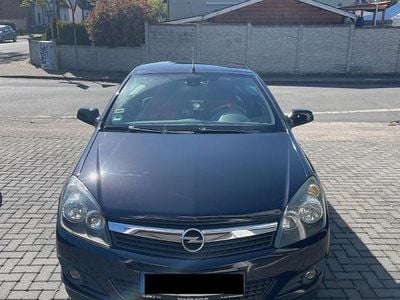 Second-hand Opel Astra Cabriolet Edition 116 CP (85 kW) 2007 Negru Cabrio