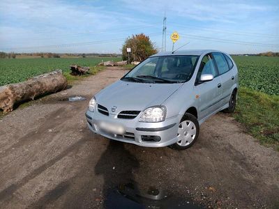 Nissan Almera Tino