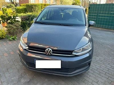 Gebraucht VW Touran Move 150 PS (110 kW) 2023 Grau Van / Kleinbus