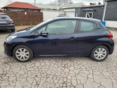 Usata Peugeot 208 Active 82 CV (60 kW) 2017 Blu Utilitaria