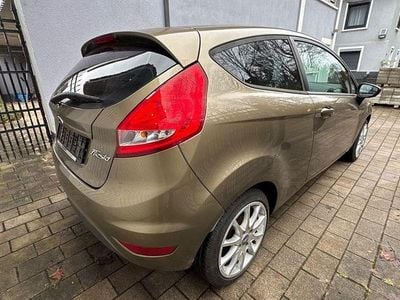 Gebraucht Ford Fiesta Trend 82 PS (60 kW) 2012 Braun Kleinwagen