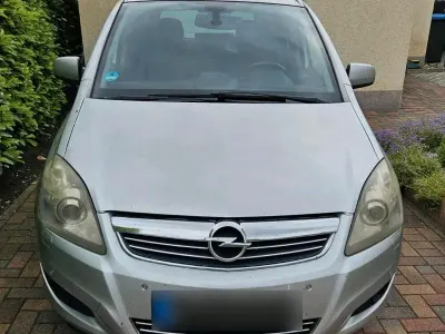 Gebraucht Opel Zafira 125 PS (91 kW) 2010 Silber Van / Kleinbus