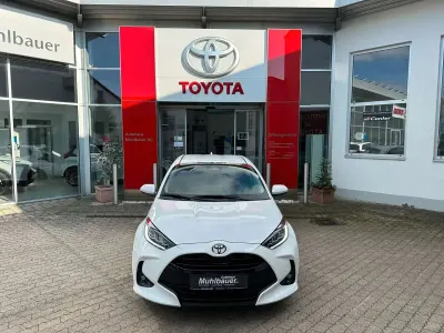 Gebraucht Toyota Yaris Hybrid Team 92 PS (67 kW) 2025 Weiß Limousine