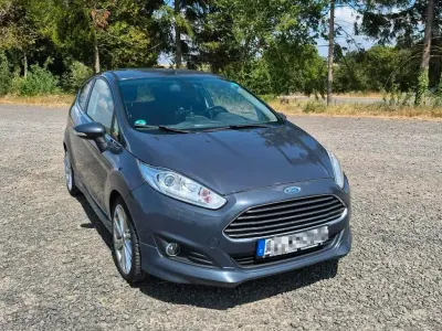 Gebraucht Ford Fiesta Titanium 90 PS (66 kW) 2013 Grau Limousine