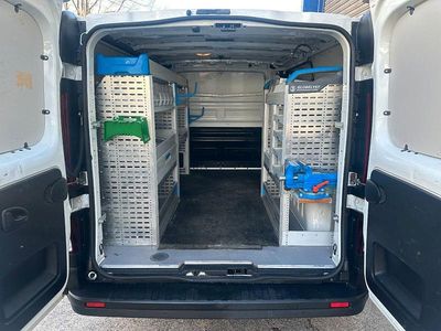 Gebraucht Opel Vivaro 121 PS (88 kW) 2018 Weiß Van / Kleinbus