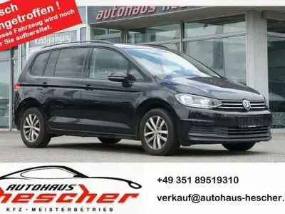 Gebraucht VW Touran Comfortline 150 PS (110 kW) 2016 Schwarz deep black perleffekt metallic Van / Kleinbus