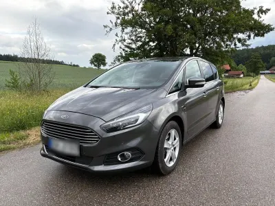 Gebraucht Ford S-MAX Titanium 160 PS (117 kW) 2016 Grau Van / Kleinbus