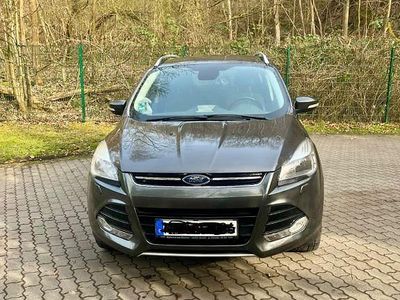 Gebraucht Ford Kuga Individual 150 PS (110 kW) 2016 Grau SUV