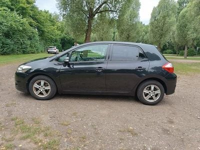 Schwarz Gebraucht 2012 Toyota Auris Limousine | 6.000 € (Etwas zu teuer)