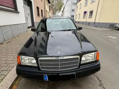Gebraucht Mercedes C200 Classic 136 PS (100 kW) 1995 Schwarz Limousine