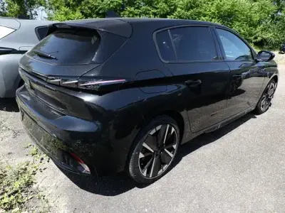 Neu Peugeot 308 GT 136 PS (100 kW) 2026 Perla nera schwarz metallic perla nera schwarz metallic Limousine