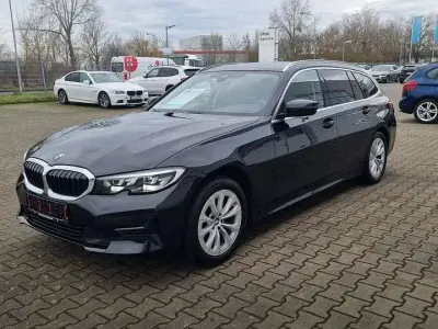 Gebraucht BMW 318 Advantage 156 PS (114 kW) 2022 Black sapphire Kombi
