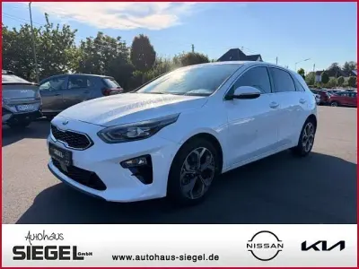 Gebraucht Kia Ceed Spirit 140 PS (102 kW) 2019 Weiß Kleinwagen