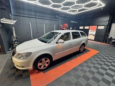 Weiß Gebraucht 2012 Skoda Octavia Elegance Kombi | 4.599 € (Guter Preis)