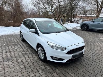 Weiß Gebraucht 2018 Ford Focus Limousine | 7.900 € (Fairer Preis)