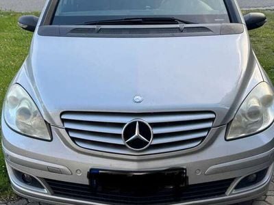 Mercedes B200