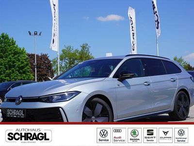 Gebraucht VW Passat R-line 150 PS (110 kW) 2024 Oyster silver metallic Kombi