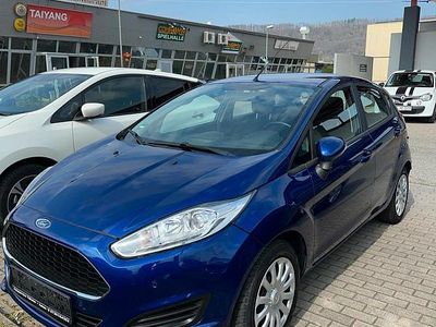 Usata Ford Fiesta Trend 80 CV (58 kW) 2016 Blu Berlina