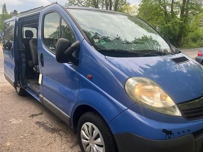 Second-hand Opel Vivaro 114 CP (83 kW) 2010 Albastru Monovolum