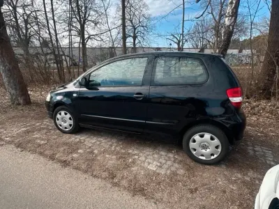 Gebraucht VW Fox 55 PS (40 kW) 2009 Schwarz Kleinwagen