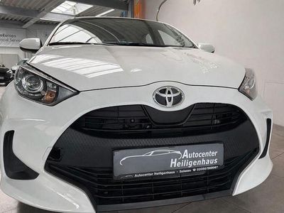 Gebraucht Toyota Yaris Hybrid Business Edition 92 PS (67 kW) 2025 Weiß Limousine