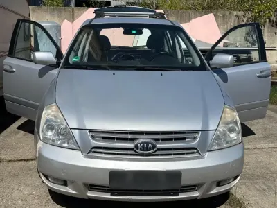 Gebraucht Kia Carnival 185 PS (136 kW) 2009 Silber Van / Kleinbus
