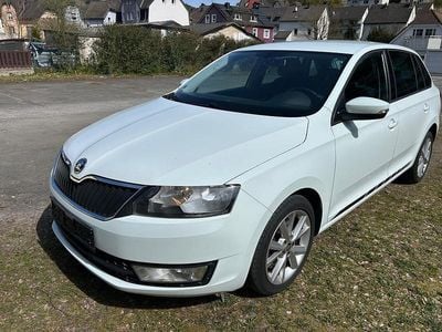 Gebraucht Skoda Rapid Joy 116 PS (85 kW) 2016 Weiß Kleinwagen