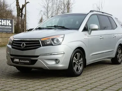 Gebraucht SsangYong Rodius Sapphire 155 PS (114 kW) 2015 Silber Van / Kleinbus