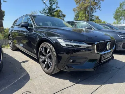 Gebraucht Volvo V60 Core 163 PS (119 kW) 2024 Schwarz Kombi