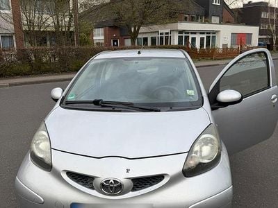 Gebraucht Toyota Aygo 68 PS (50 kW) 2006 Silber Kleinwagen