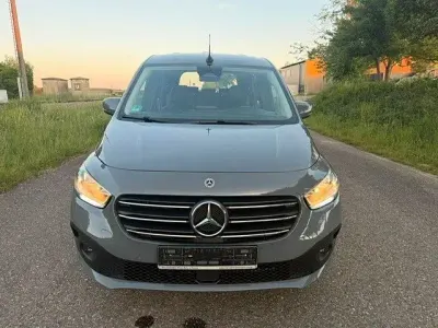 Gebraucht Mercedes T180 Style 131 PS (96 kW) 2024 Grau Van / Kleinbus