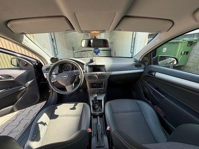 Second-hand Opel Astra 170 CP (125 kW) 2006 Negru Coupe
