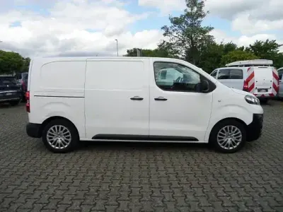 Używany Opel Vivaro Elegance 122 KM (89 kW) 2021 Biały Minivan