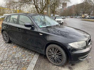 Gebraucht BMW 116 Advantage 122 PS (89 kW) 2011 Schwarz Kleinwagen