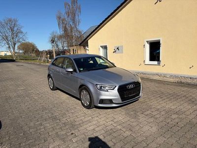 Begagnad Audi A3 Sport 116 HK (85 kW) 2016 Silver Sedan