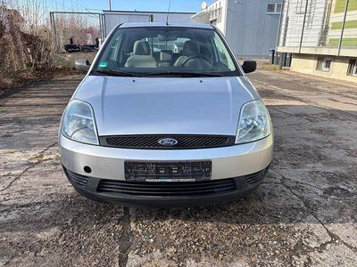 Gebraucht Ford Fiesta Ambiente 60 PS (44 kW) 2003 Silber Kleinwagen
