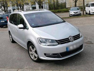 Second-hand VW Sharan 140 CP (102 kW) 2011 Argintiu Monovolum