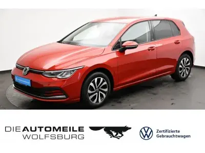 Gebraucht VW Golf VIII Active 131 PS (96 kW) 2023 Kings red metallic (metallic) Limousine