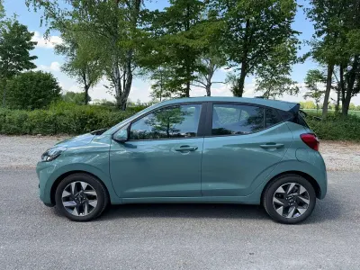 Gebraucht Hyundai i10 Trend 67 PS (49 kW) 2024 Grün Kleinwagen
