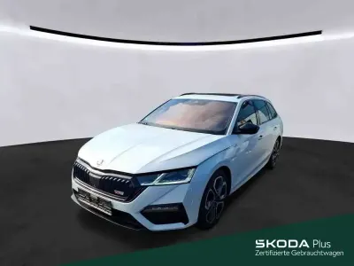 Gebraucht Skoda Octavia RS 245 PS (180 kW) 2024 Moonweiß perleffekt Kombi