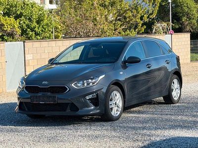 Second-hand Kia Ceed Play 140 CP (102 kW) 2021 Gri Hatchback
