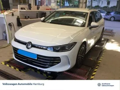 Gebraucht VW Passat Elegance 150 PS (110 kW) 2024 0q pure white Kombi