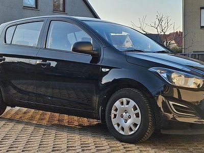 Gebraucht Hyundai i20 86 PS (63 kW) 2014 Schwarz Kleinwagen